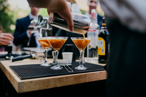 🍸 Bar de Alto Flujo (Martini)